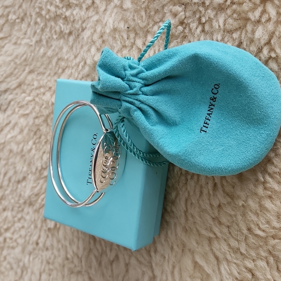 Beautiful Vintage Tiffany & Co. Sterling Bracelet in Original Pouch/Box - Picture 13 of 13